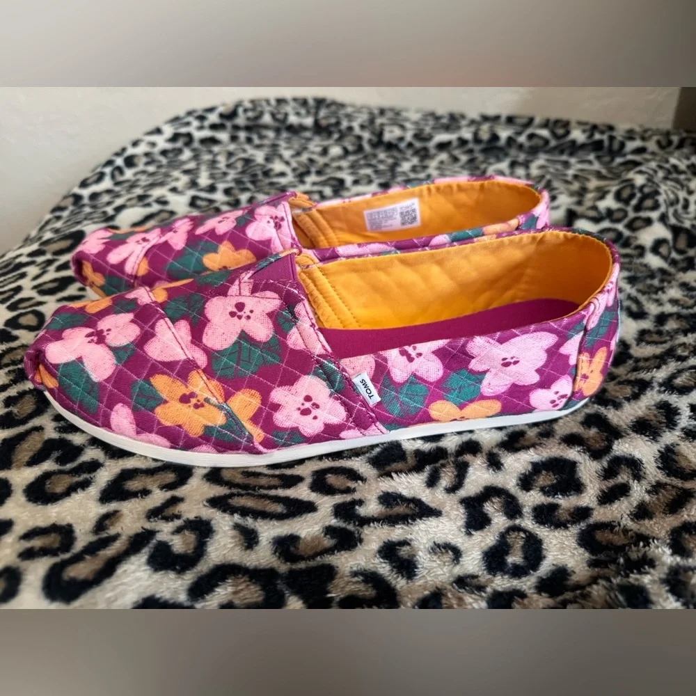 TOMS Women’s 10; Alpargata Dark Fuchsia REPREVE; Oversize Blooms Quilted Knit